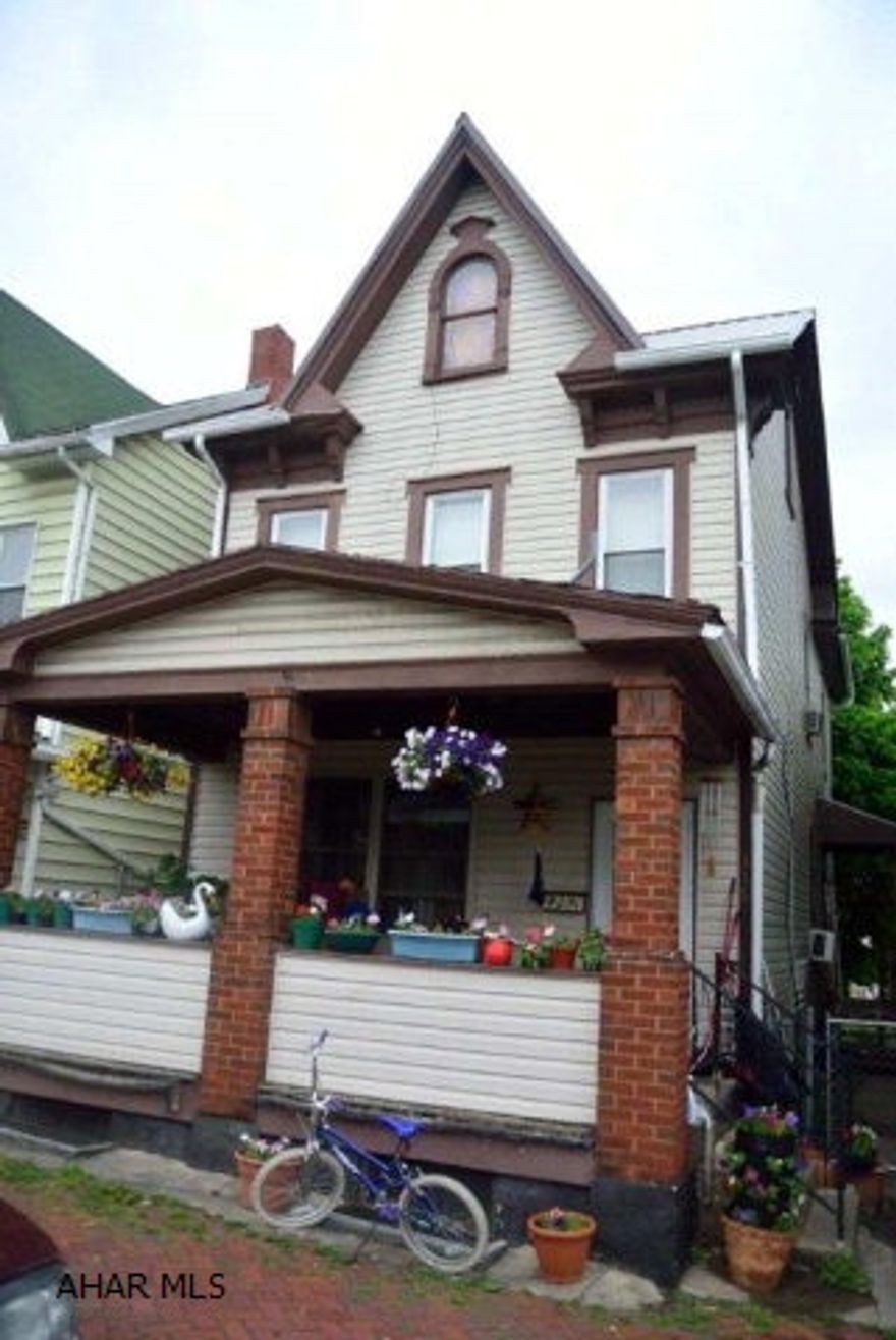 4 bedroom, 1 bath home with new roof & vinyl siding. Has long term tenants willing to sign new lease.