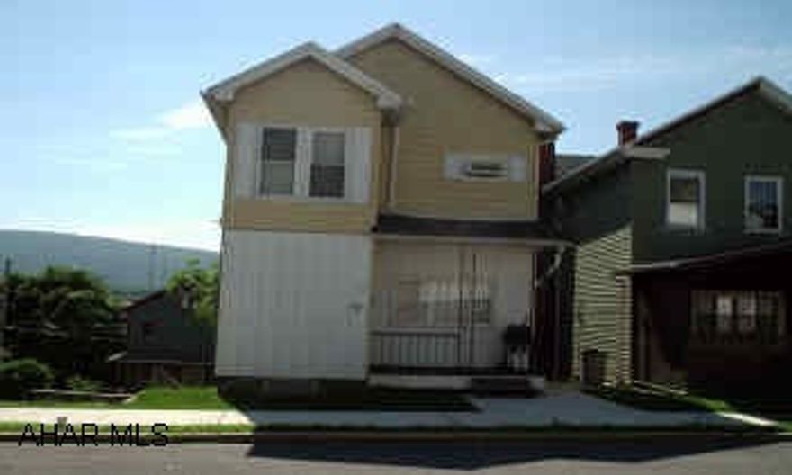 CLOSE TO CAMPUS!  2 STORY, 2 BR, REMODELED BATH & BR'S, LARGE UPDATED EAT-IN KITCHEN, PARTIALLY FINISHED BASEMENT W/BAR. NEW ROOF & NEW CARPETING. MOTIVATED SELLER, MAKE OFFER. PLEASE DO NOT LET CAT OUT! CLOSE TO CAMPUS!  2 STORY, 2 BR, REMODELED BATH & BR'S, LARGE UPDATED EAT-IN KITCHEN, PARTIALLY FINISHED BASEMENT W/BAR. NEW ROOF & NEW CARPETING. MOTIVATED SELLER, MAKE OFFER.