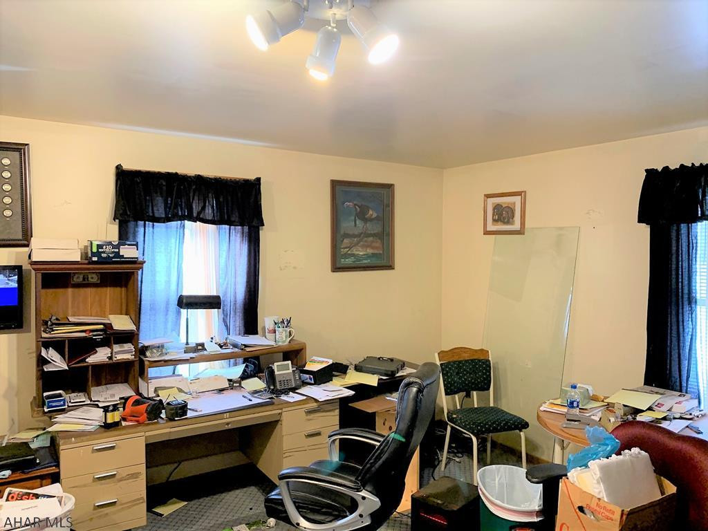 Unknown - Commercial Sale