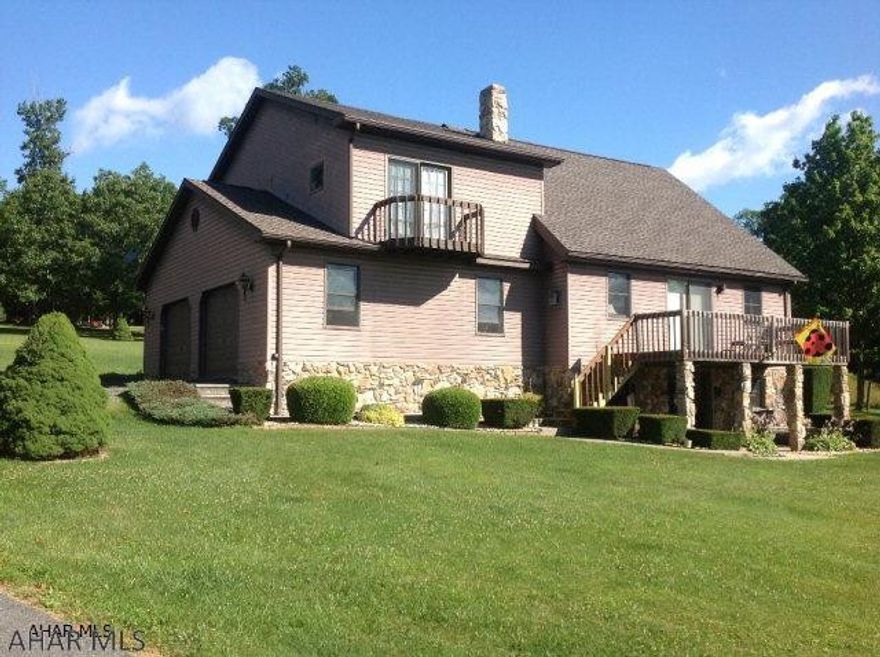 Beautiful 1.5 story contemporary home located just out of town Bedford.  Home features 4 bedrooms and 3 1/2 bathrooms with finished walk out basement and large 2 car garage.  This home also comes with a HSA home warranty buy with confidence.