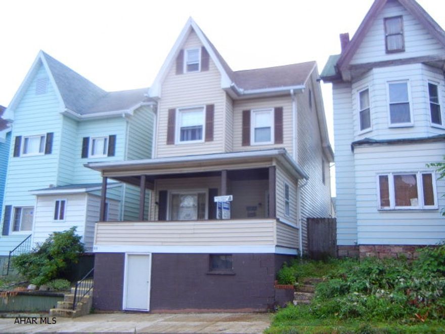 Great for 1st time home buyer or investor.