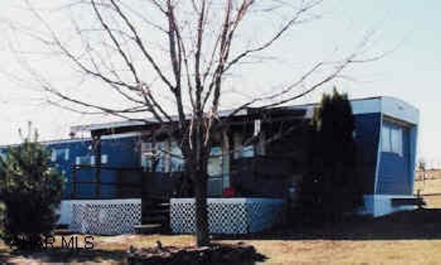 Country Mini-Ranch. 2 barns and fenced pasture. Remodelled mobile home. Great views.