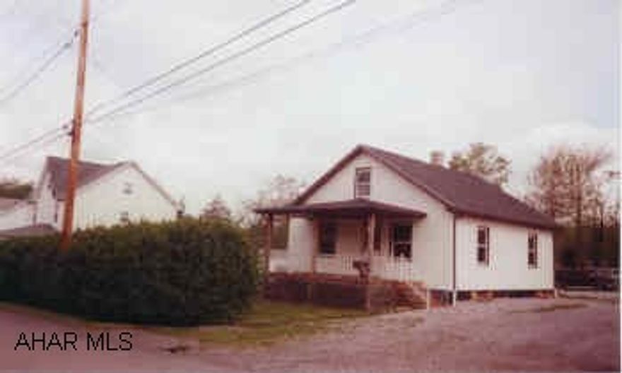 NICELY UPDATED HOME. 1ST FLOOR BEDROOM & BATH.