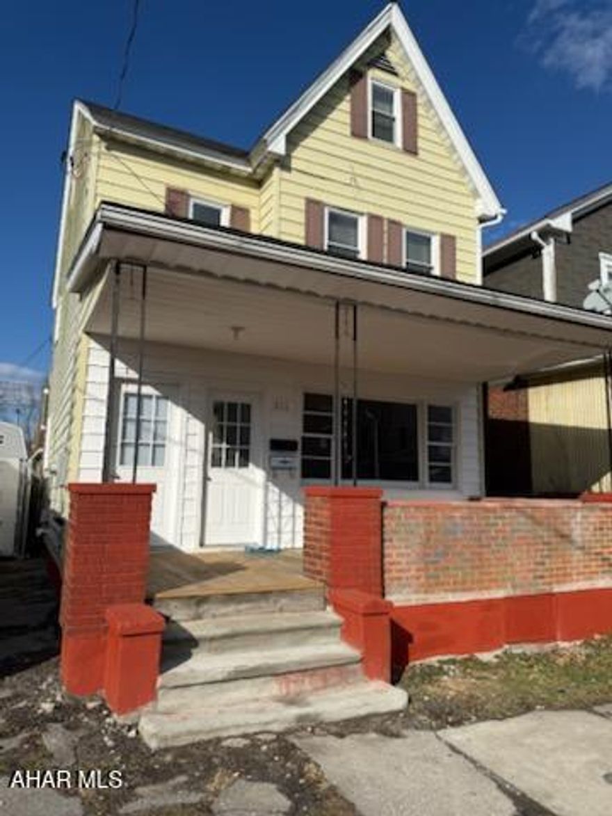 GREAT INVESTMENT!
UPDATED DUPLEX IN JUNIATA! FRESHLY PAINTED, NEW FLOORING THROUGH OUT AND A NEW ROOF INSTALLED. 
THIS PROPERTY, ALSO, INCLUDES 2 BEDROOM APARTMENT ABOVE THE GARAGE.
PROPERTY IS BEING SOLD AS IS, SELLER WILL MAKE NO REPAIRS.
BUYER TO VERIFY TAXES AND SQ FOOTAGE.