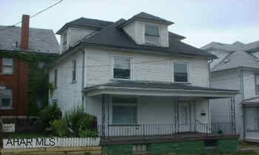 2.5 STORY. GOOD MECHANICS. 3 BEDROOM. FINISHED ATTIC. INVESTORS TAKE A LOOK.  FIRST TIME BUYERS OR INVESTORS. UPDATED ELECTRIC, GOOD FURNACE. HOT WATER HEATER.