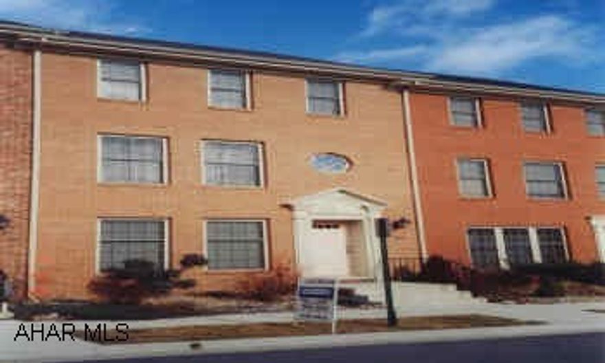 LOVELY 3 STORY TOWNHOUSE BUILT IN 1999. UPGRADED CARPET, PERGO FLOORS AND APPLIANCES. FAMILY ROOM/BEDROOM 1ST FLOOR. COZY PATIO. FENCED YARD. 2 CAR GARAGE.