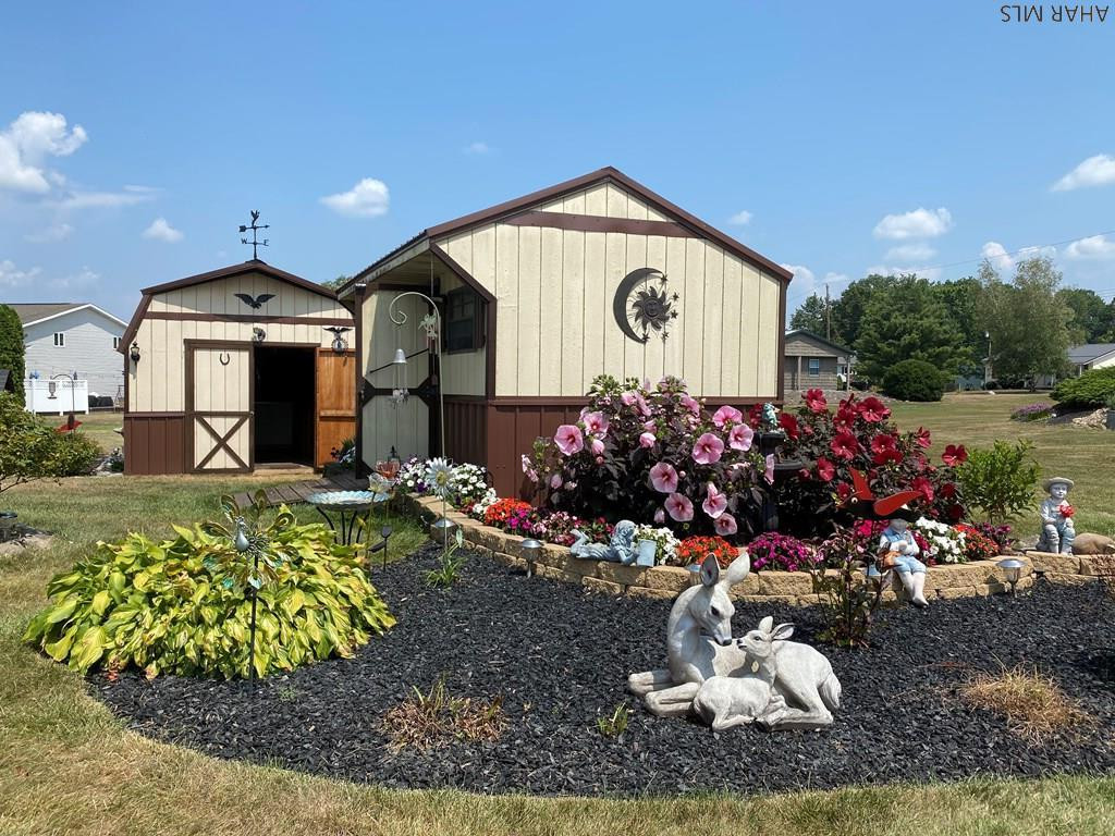 Lakewood Manor - Residential