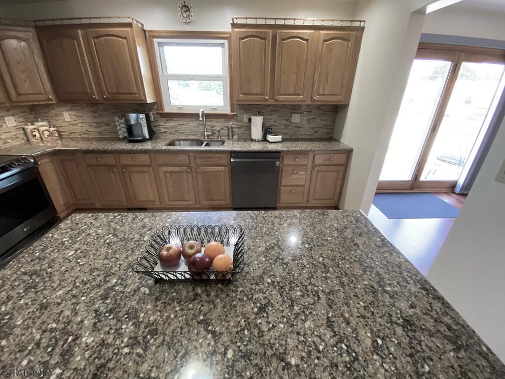 Lakewood Manor - Residential