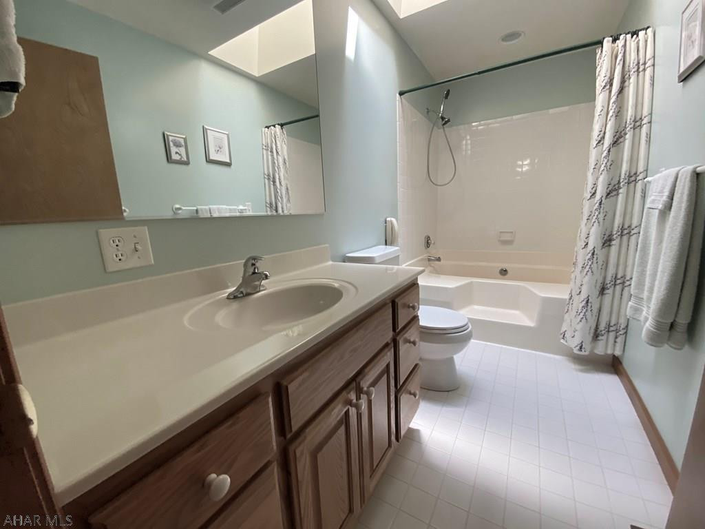 Lakewood Manor - Residential