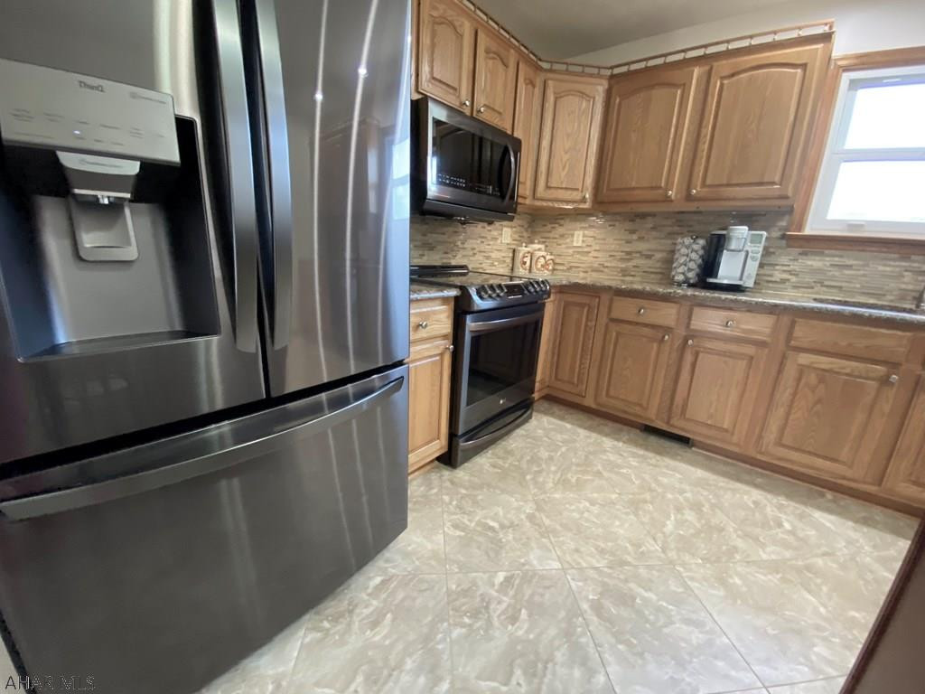 Lakewood Manor - Residential