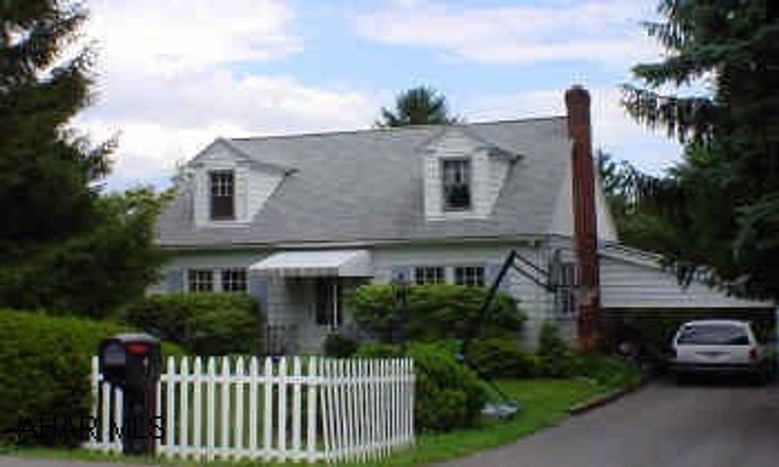 NICE SYLVAN HILLS CAPE COD WITH PRIVATE 1 ACRE LOT. FIRST FLOOR BEDROOM AND BATH. FANTASTIC SUNROOM, 2-CAR CARPORT, SEVEN YEAR OLD ROOF, CIRCUIT BREAKERS. CURRENTLY UNDER LEASE THROUGH 2/28/03. TENANT MAY VACATE BEFORE ENDING DATE OF LEASE. SEE LISTING AG NICE SYLVAN HILLS CAPE COD WITH PRIVATE 1 ACRE LOT. FIRST FLOOR BEDROOM AND BATH. FANTASTIC SUNROOM, 2-CAR CARPORT, SEVEN YEAR OLD ROOF, CIRCUIT BREAKERS. CURRENTLY UNDER LEASE THROUGH 2/28/03. TENANT MAY VACATE BEFORE ENDING DATE OF LEASE. SEE LISTING AGENT FOR DETAILS.