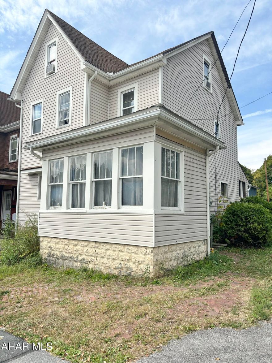 Another great opportunity to expand your rental portfolio has arrived!  This 4 bedroom 2 bathroom home currently secures $950 per month in rent with the tenant being responsible for all utilities with the exception of water/sewer.  Call your local real estate agent today for additional information or to schedule your private tour.