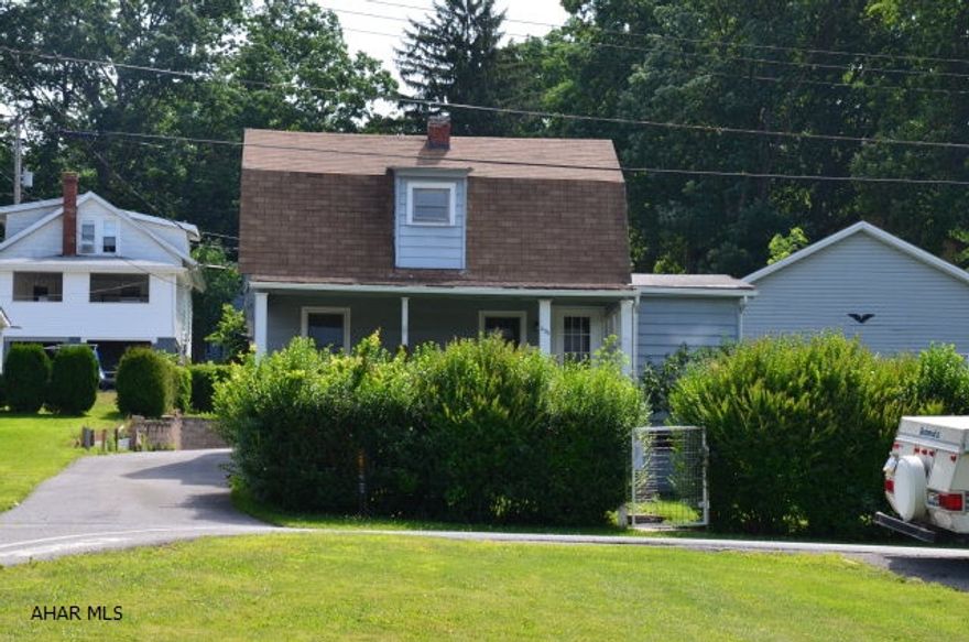 Nice starter home in Lakemont. HUGE 3 CAR HEATED GARAGE. This is a must see for the man who likes to work on cars. This garage has a work area, storage above, a 1/2 bath, and cable hook up. For all the ladies there is a front and back covered porch to enjoy the summer evenings. This home also features a nice big side yard and is conveniently located close to restaurants and shopping.