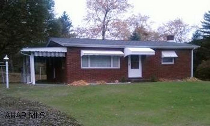 Nice well kept brick home 2 bedrooms and 1 bath