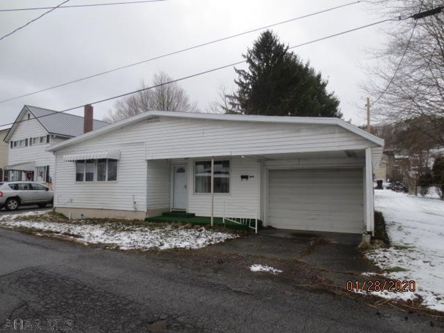 The fireplace hearth and propane line is there but there is no propane fireplace.