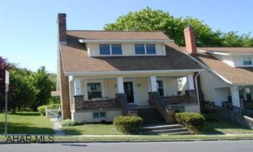 Home Warranty With Full Price - Enjoy This Fairview Home With Many Updates - 3 Bedrooms - Hardwood Floor In Dining Room, Living Room, & Hall - Ceramic Tile In Kitchen - Updated Bathroom - Cute Fenced In Yard W / Shed - Covered Patio W / Lighting Home Warranty With Full Price - Enjoy This Fairview Home With Many Updates - 3 Bedrooms - Hardwood Floor In Dining Room, Living Room, & Hall - Ceramic Tile In Kitchen - Updated Bathroom - Cute Fenced In Yard W / Shed - Covered Patio W / Lighting - See Pictures!!