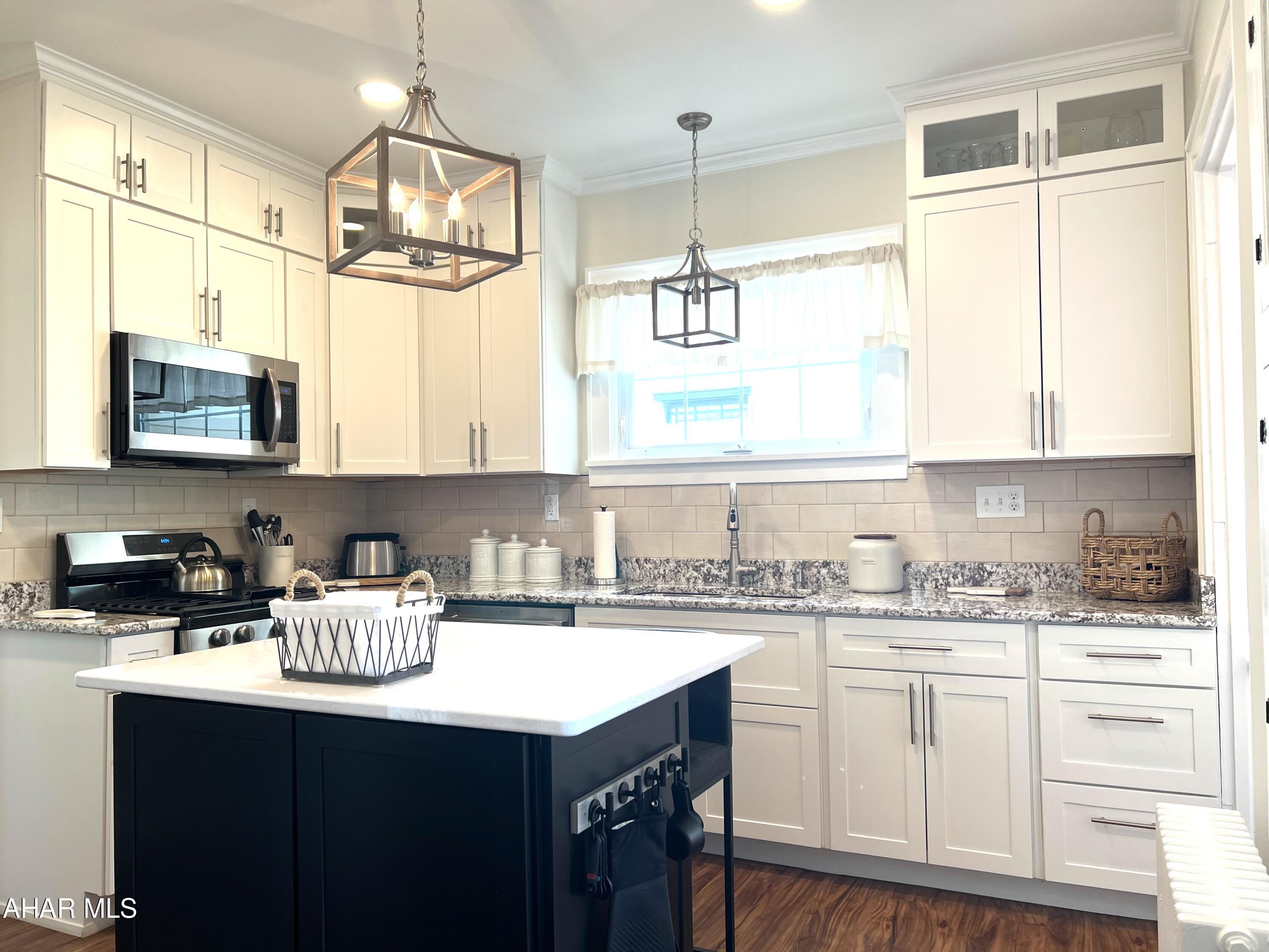 Baker Mansion - Residential