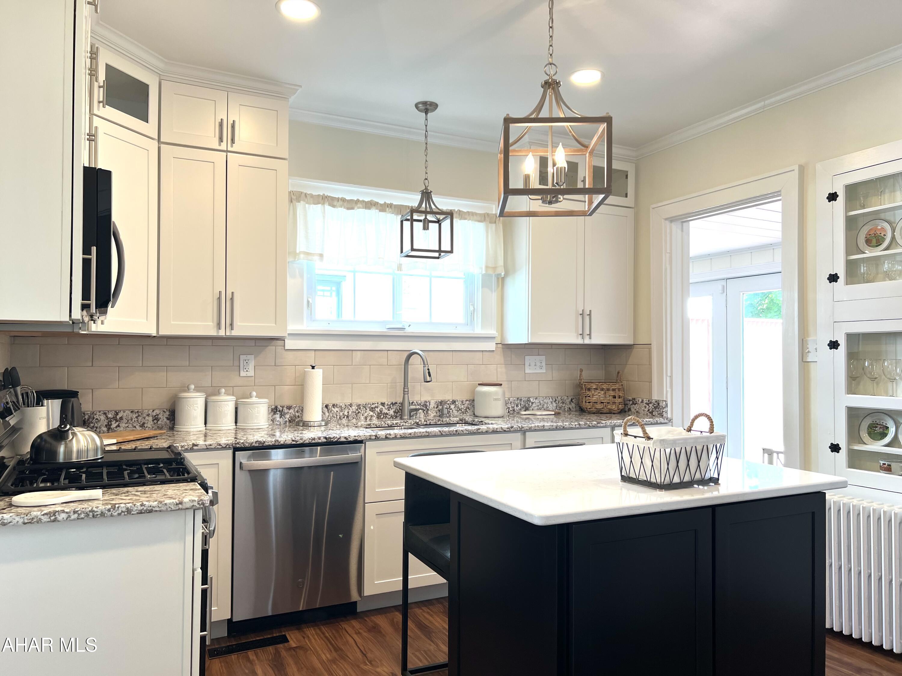 Baker Mansion - Residential