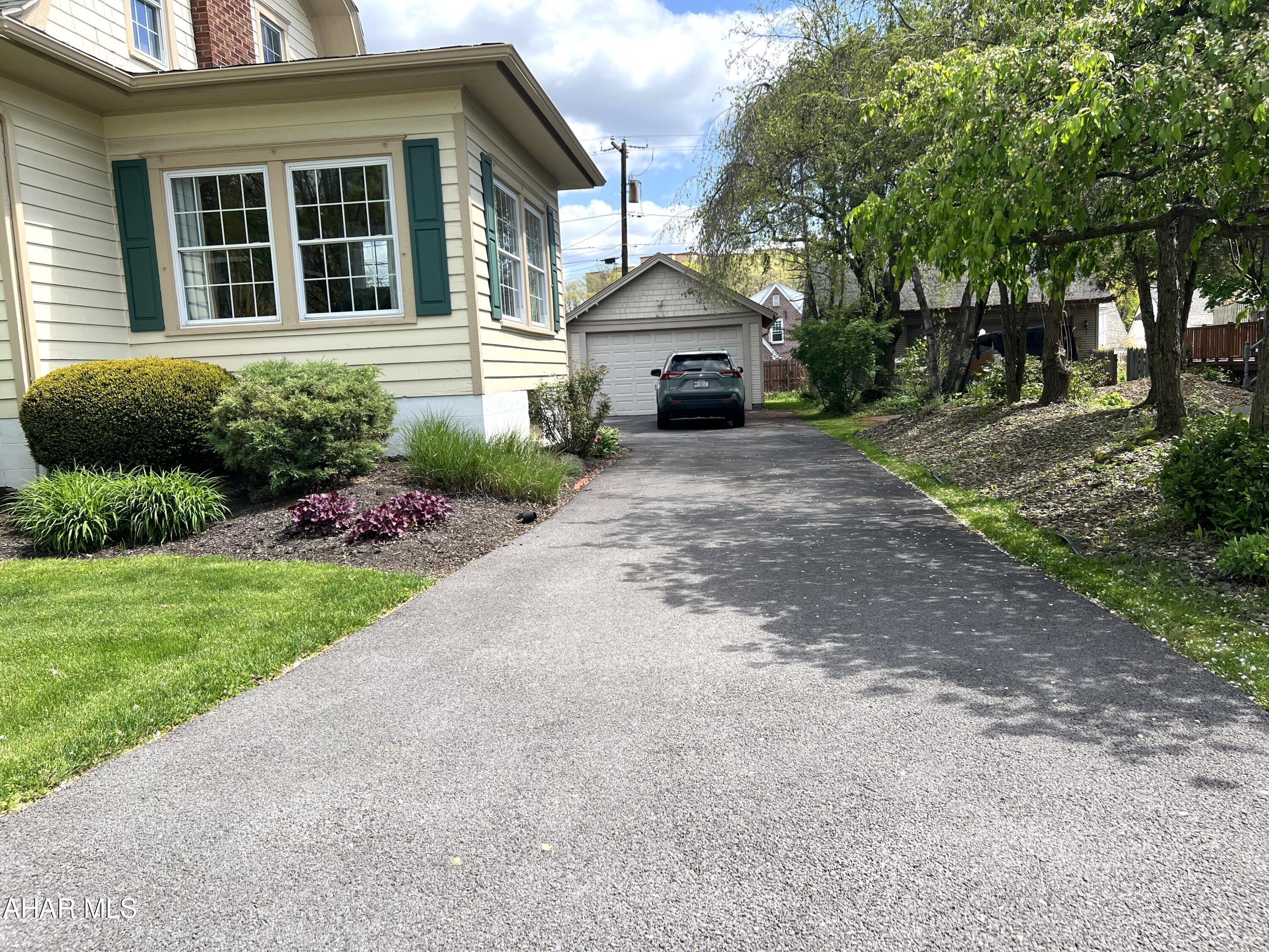 Baker Mansion - Residential