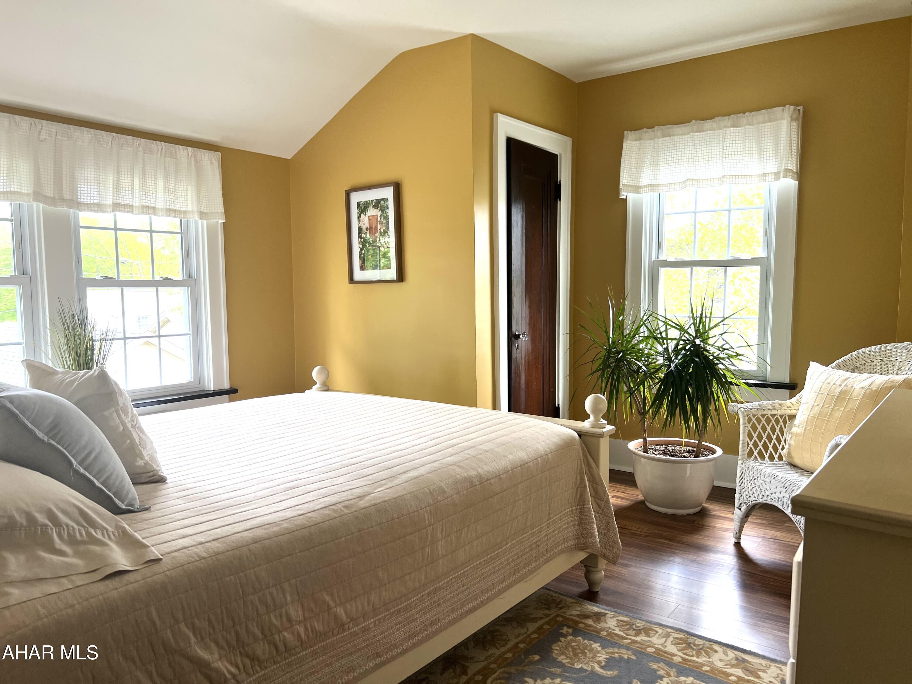 Baker Mansion - Residential