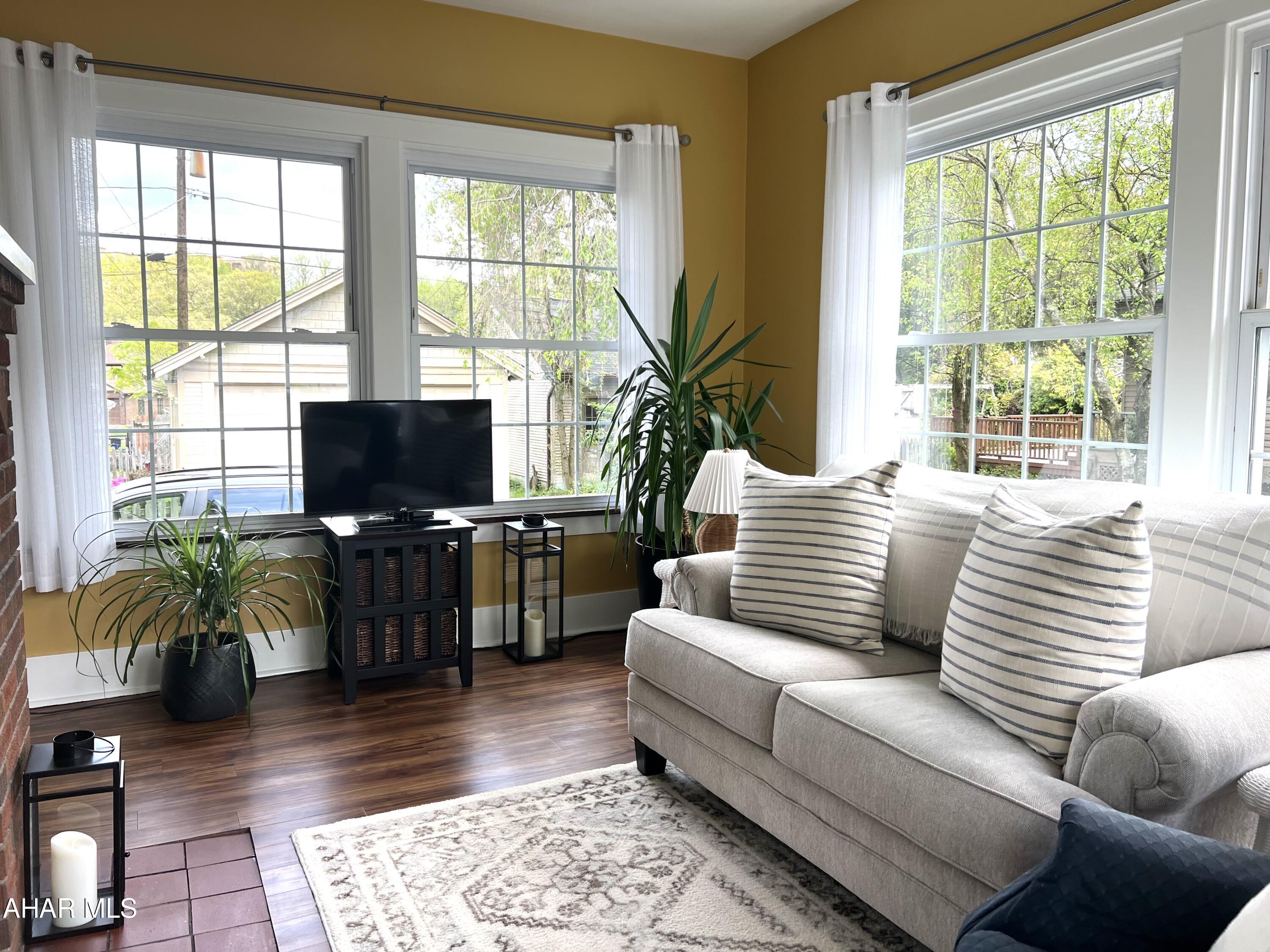 Baker Mansion - Residential