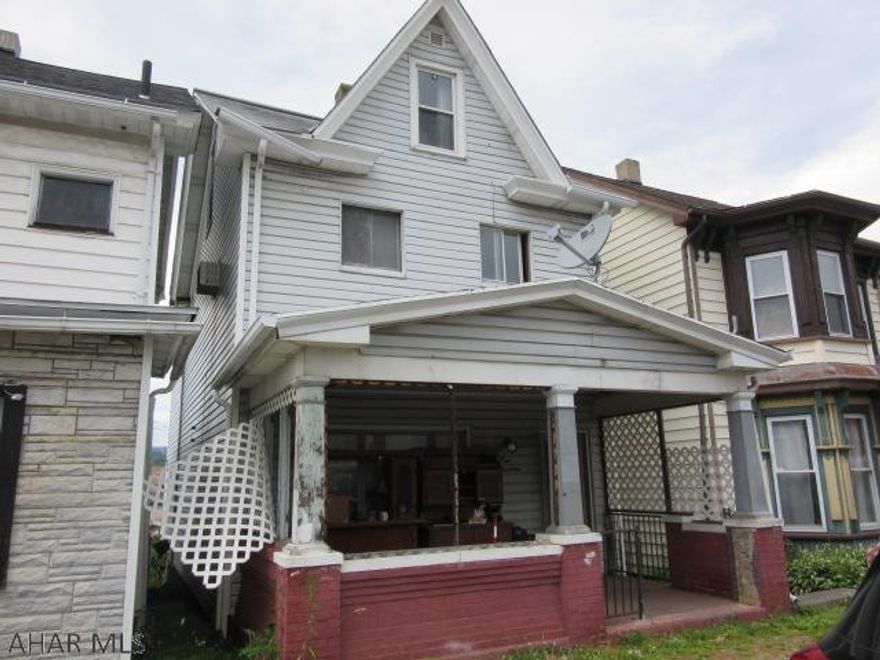 Garage is in poor condition, house is selling as-is with items inside the house; This property has been placed in an upcoming online event. All bids should be submitted at www.xome.com/auctions (void where prohibited). Please submit any pre-auction offers received through the property details page on Xome.com. Any post-auction offers will need to be submitted directly to the listing agent. All offers will be reviewed and responded to within 3 business days. All properties are subject to a 5% buyer's premium pursuant to the Auction Participation Agreement and Terms & Conditions (minimums will apply). Please contact listing agent for details and commission paid on this property.