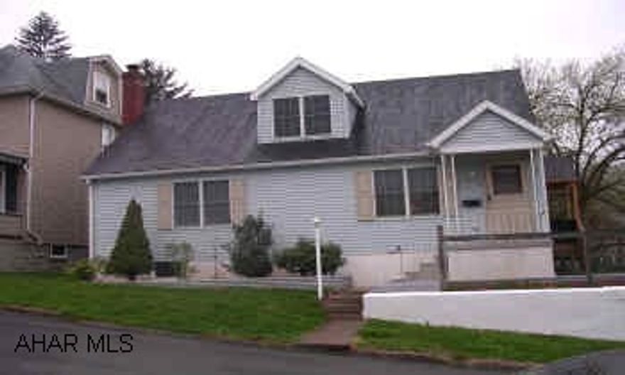 OAK TRIM & DOORS. ANDERSON WINDOWS. SALE CONTINGENT UPON SELLER FINDING SUITABLE HOUSING. 1 FULL, 1-3/4, & 1/2 BATH.