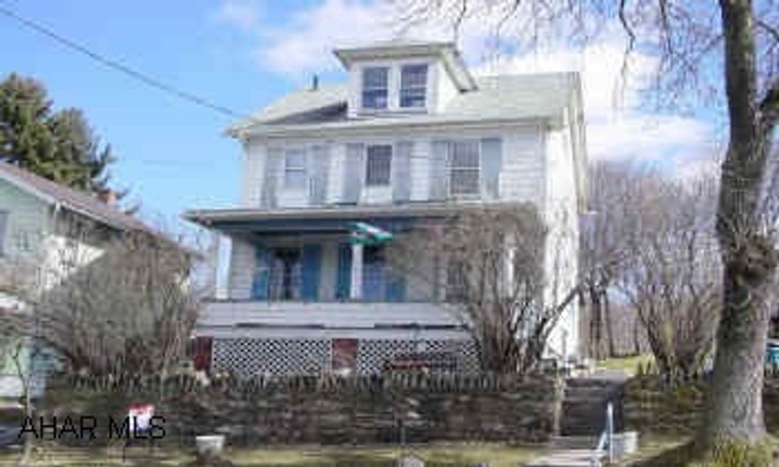 Original Wood Work, Pocket Doors, Walk-up Attic 20x18 Good Mechanics and low taxes in Logan twp