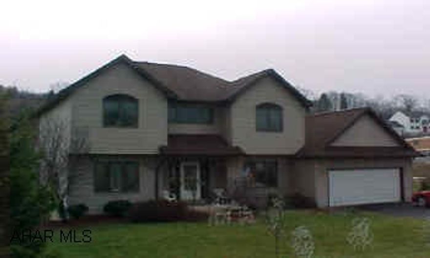 Great 4-5 bedrooms in Penn Farms. Gorgeous oak kitchen with ceramic counter tops.  Double sided fireplace into familiy room.  Huge master suite with jacuzzi.   Owner must find suitable housing.