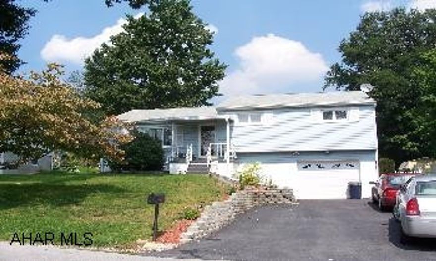 Spacious and Lovely, 3 Bed, 1 1/2 Bath, Multilevel - Situated on a beautiful fenced lot with new vinyl fencing.  New Appliances, Electric, and Furnace. Spacious and Lovely, 3 Bed, 1 1/2 Bath, Multilevel - Situated on a beautiful fenced lot with new vinyl fencing.  New Appliances, Electric, and Furnace.