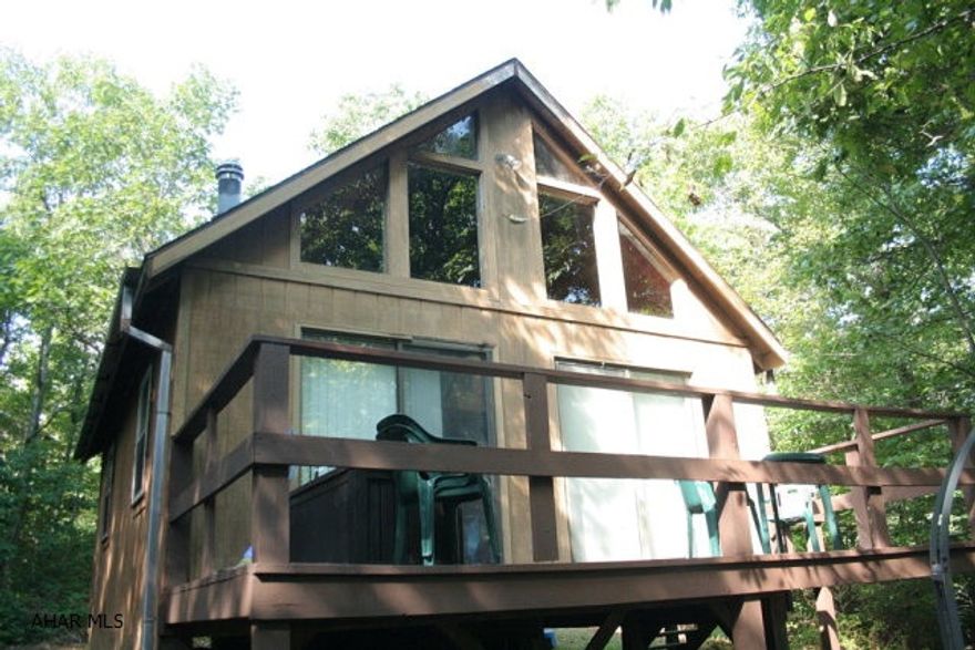 Fantastic hunting cabin in Buck Run gated community. Cabin sleeps 8 and has full size bathroom. Full deck on back of cabin. Completely surround by woods.