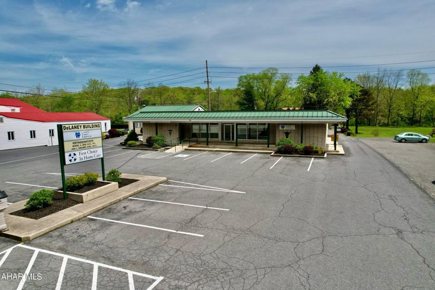 Location Location Location!  1500 Square foot unit for lease on ''Mile Level''  Rt 30 Bedford.  Profession office spaces, retail space, art studio, medical facility or more.   The commercial unit contains opporatories, bathroom, private office space, open area for patient waiting area or more. Tenant is responsible for the utilities.  The  Landlord pays for garbage, snow plowing, and parking area.