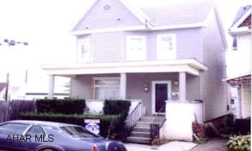 SINGLE FAMILY HOME WITH ALL NEW VINYL SIDING, WINDOWS, AND ROOF. 1ST FLOOR COMBINED LIVING ROOM/DINING AREA, 1/2 BATH, LAUNDRY. REMODELED KITCHEN WITH NEW OAK CABINETS, OAK BAR, CEILING FANS, AND CHANDELIER. LARGE BEDROOMS, WALK-IN CLOSETS, HOME OFFICE. SINGLE FAMILY HOME WITH ALL NEW VINYL SIDING, WINDOWS, AND ROOF. 1ST FLOOR COMBINED LIVING ROOM/DINING AREA, 1/2 BATH, LAUNDRY. REMODELED KITCHEN WITH NEW OAK CABINETS, OAK BAR, CEILING FANS, AND CHANDELIER. LARGE BEDROOMS, WALK-IN CLOSETS, HOME OFFICE, NEW BATH, FINISHED ATTIC.