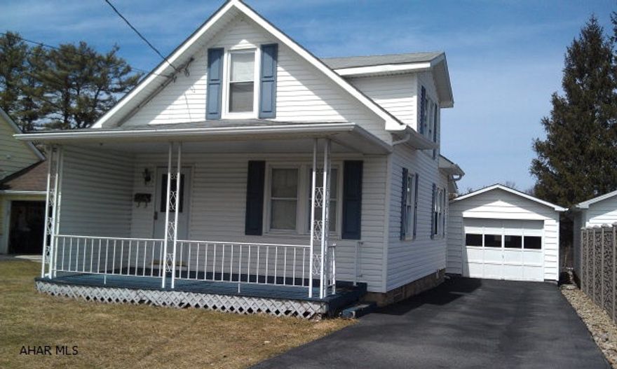 Great Starter  newer siding windows 1 car garage