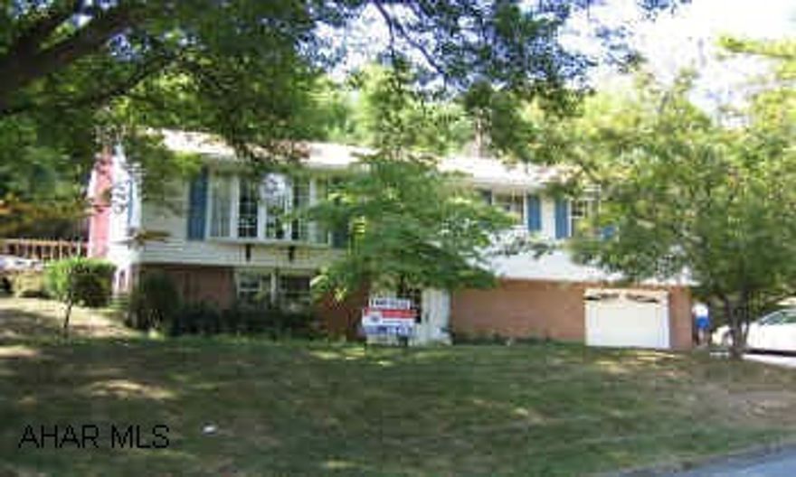 Raised Rancer. Private setting.  3 Bedrooms, Central Air, Hardwood Floors. Raised Rancer. Private setting.  3 Bedrooms, Central Air, Hardwood Floors.