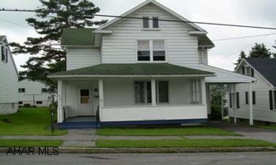 Nicely maintained older home within walking distance of business district. $500 selling bonus