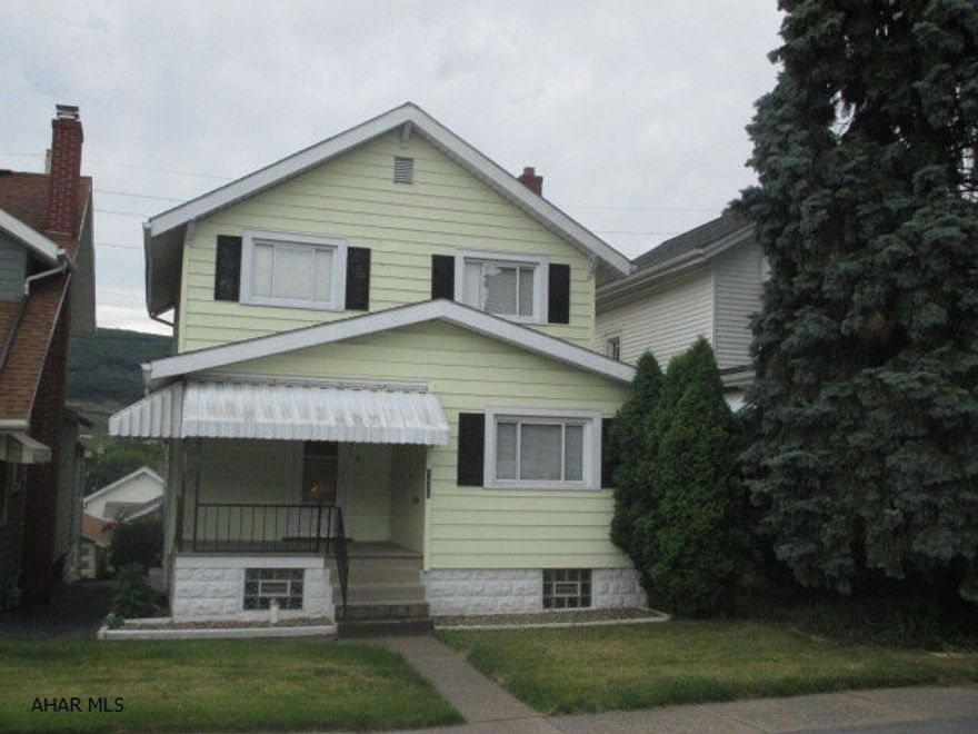 3 bedroom, 1 1/2 bath home with extra bonus room on 1st floor that could be a den or office. Centrally located in nice neighborhood.  Home also features central air, sunroom and 1 car detached garage.  Priced to sell!