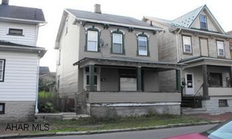 Great Starter - Nice size rooms.  Laundry facilities in kitchen. Great Starter - Nice size rooms.  Laundry facilities in kitchen.