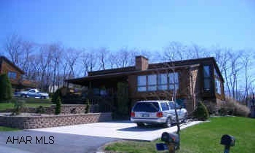 Extraordinary one level home.  Large master suite with private deck.  Many well planned improvements, finished basement, has wood burner.  Fenced yard.  One bedroom internet photos @ www.carolgardiner.com  Extraordinary one level home.  Large master suite with private deck.  Many well planned improvements, finished basement, has wood burner.  Fenced yard.  One bedroom internet photos @ www.carolgardiner.com