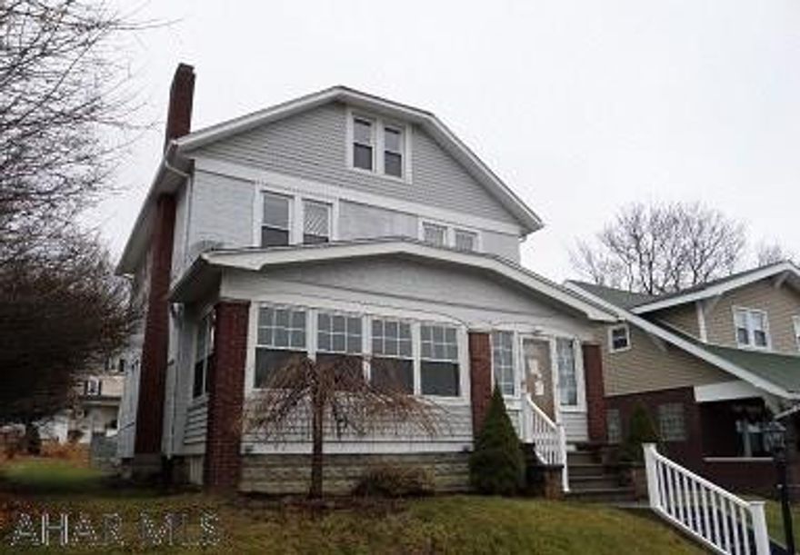 lots of potential in this spacious 2 story, oak woodwork