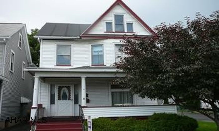 2 1/2 STORY 3 BR, 1 BATH WITH FINISHED ATTIC. 2 1/2 STORY 3 BR, 1 BATH WITH FINISHED ATTIC.