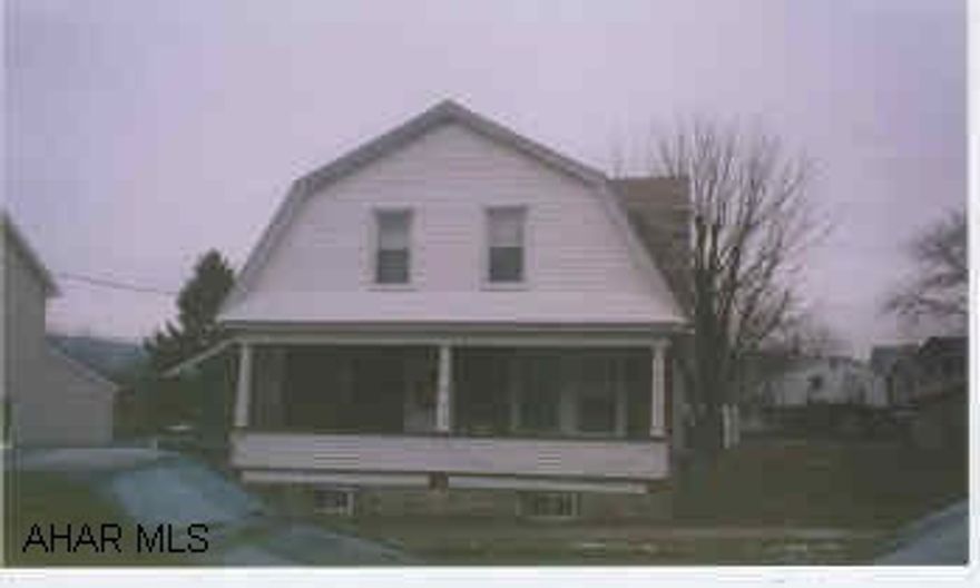 Brick/vinyl, 6 yr. old roof, 10x20 new deck, newer windows, new furnace, garage. Brick/vinyl, 6yr old roof, 10 x 20 new deck, newer windows, new furnacegarage needs work