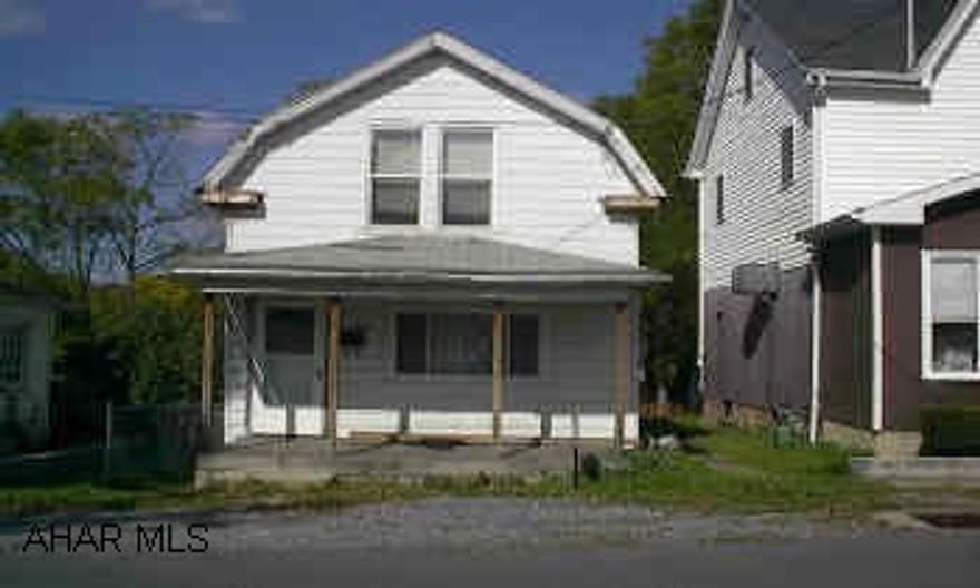 Great Starter - 2 bedroom  - good mechanics - needs some TLC.