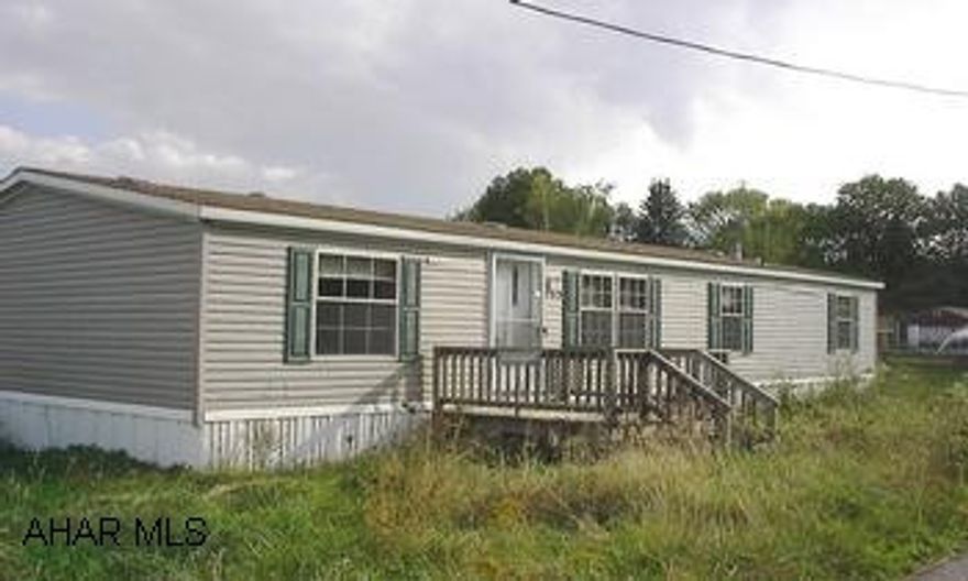 2004 24X52 MOBILE HM ON 120X120 LOT. 2 ADD. SEWER TAPS, GARAGE & OLD BLDG. SHARED WELL. DARLA 814-934-4663. AS IS. 3 BED, 2 BATH. NICE SHAPE BUT MAY HAVE FREEZE DAMAGE. 2004 24X52 MOBILE HM ON 120X120 LOT. 2 ADD. SEWER TAPS, GARAGE & OLD BLDG. SHARED WELL. AS IS. DARLA 814-934-4663.