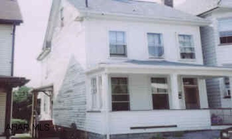 1ST FL BATH, WAS DUPLEXED AT ONE TIME, TENANT OCCUPIED, $400 PER MONTH PLUS UTILITIES. 1ST FL BATH, WAS DUPLEXED AT ONE TIME, TENANT OCCUPIED, $400 PER MONTH PLUS UTILITIES.