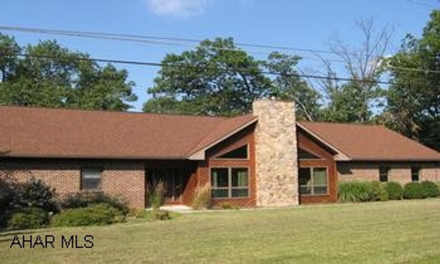 LOTS OF SPACE WITH 1 STORY LIVING. ROOMS ARE LARGE. GREAT ROOM WITH CATHEDRAL CEILING. KITCHEN HAS NOOK-WALKING OUT TO DECK. BASEMENT IS FINISHED WITH 3/4 BATH. LOTS OF SPACE WITH 1 STORY LIVING. ROOMS ARE LARGE. GREAT ROOM WITH CATHEDRAL CEILING. KITCHEN HAS NOOK-WALKING OUT TO DECK. BASEMENT IS FINISHED WITH 3/4 BATH.