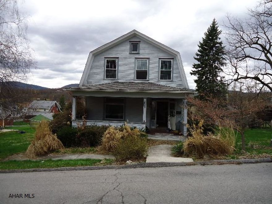 Property is Sold AS IS - Do not go on deck - NOT SAFE. Per seller offers must be submitted via Hubzu.com. Buyer to pay $299 technologhy fee to Hubzu.com @ closing. Loan #7092764864