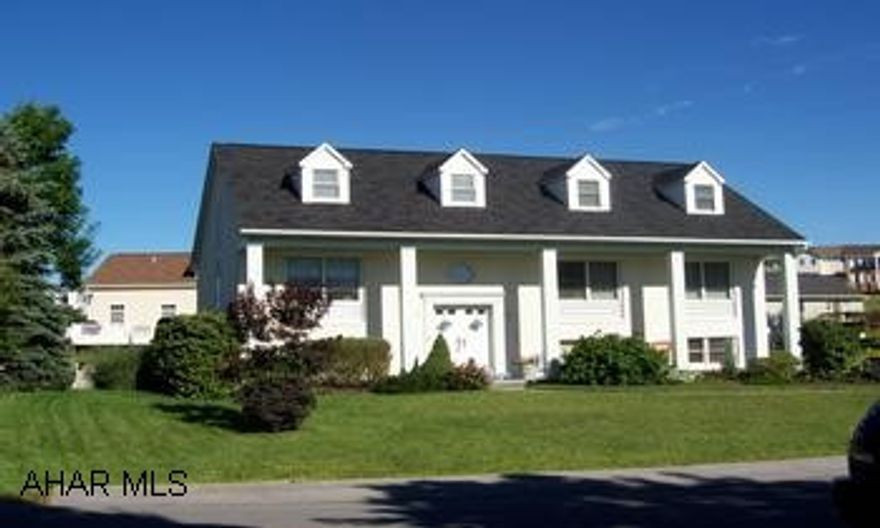 THREE STORY MULTI-LEVELW/ 4 BEDROOMS, 3 BATHS, BEAUTIFUL FLAT LOT, 4 ZONE HEAT, CA, POSSIBLE IN-LAW SUITE. FAMILY-FRIENDLY NEIGHBORHOOD WITH TONS OF CURB APPEAL-CALL GLORIA 931-4261. FULL HOME WARRANTY.