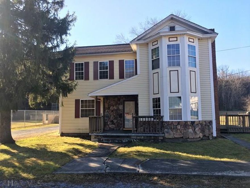 CASH ONLY AND SOLD AS-IS!! Handyman Special! Investment opportunity. House features a nice level lot and attached garage.