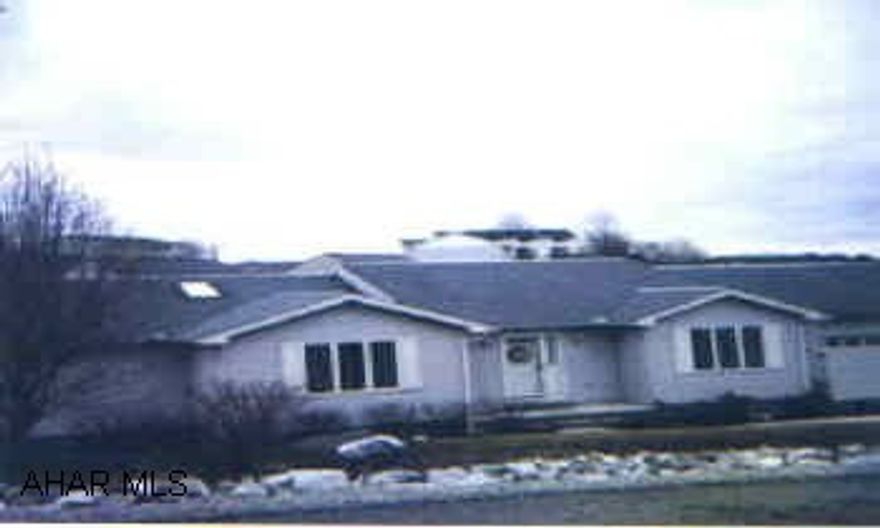 GORGEOUS, SPACIOUS 3 BEDROOM, 3 BATH RANCH. BEAUTIFUL NATURAL LIGHTING. OPEN FLOOR PLAN. WON'T LAST!